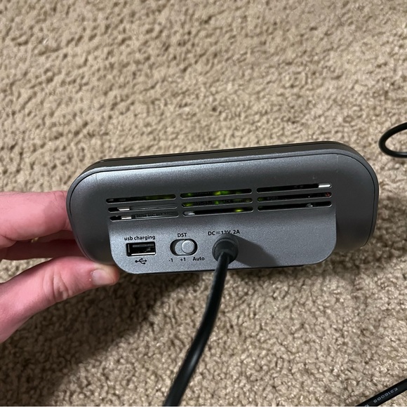 iHome Alarm Clock w Wireless Charging - Picture 3 of 4